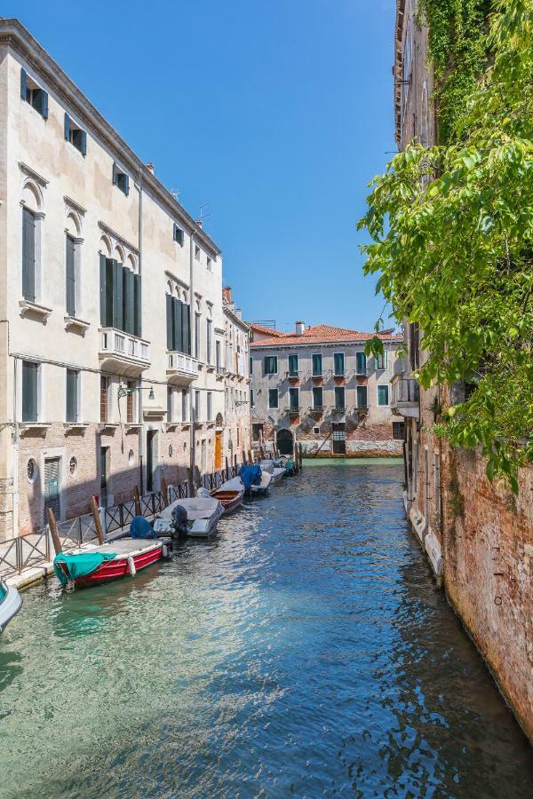 Exquisite Pied-a-terre With Balcony Apartamento *